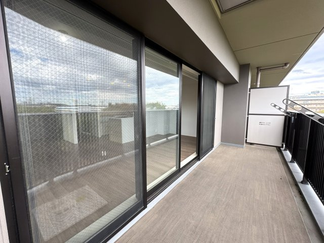 ラ・フォルム新鶴見ラウンドパークのバルコニー|東側バルコニー