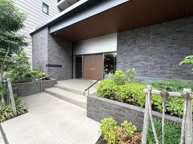 ラ・フォルム新鶴見ラウンドパークのエントランス|エントランスアプローチ