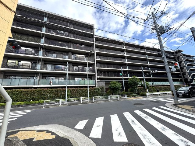 ラ・フォルム新鶴見ラウンドパークの外観|エントランス側外観