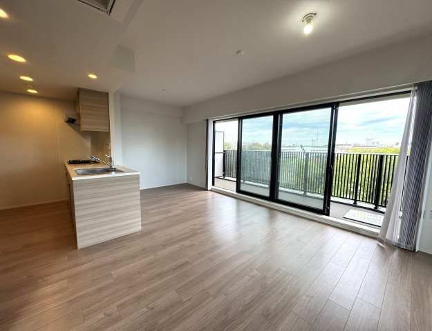 ラ・フォルム新鶴見ラウンドパークの居間・リビング|リビングダイニング