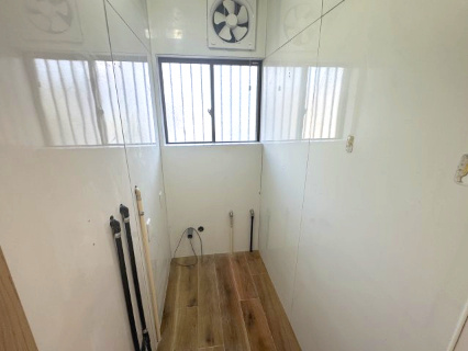 泉南市信達市場　中古事務所の収納