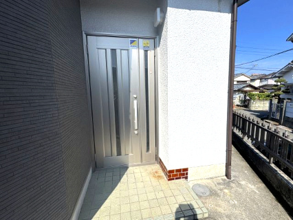 泉南市信達市場　中古事務所の玄関|取り換え履歴有