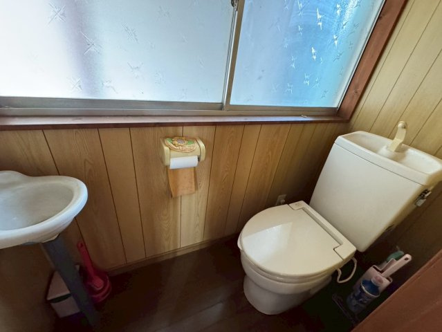 －三丁目不動産-深谷市下手計のトイレ|ゆったりとした空間のトイレです