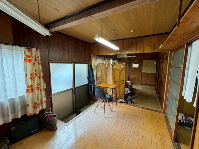 －三丁目不動産-深谷市下手計の洋室|スタンダードな洋室です