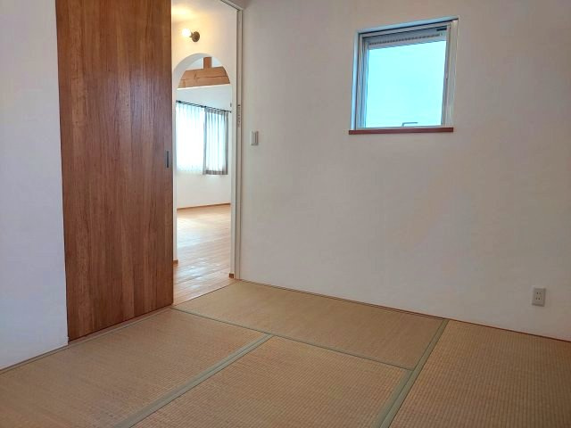 宝塚市山手台東5丁目一戸建の和室|2階和室約6帖