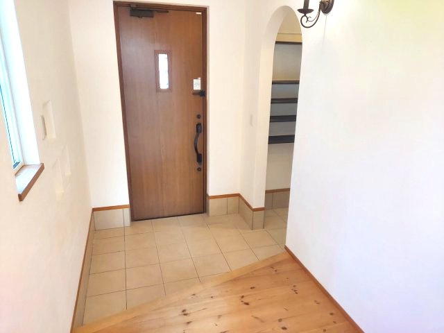宝塚市山手台東5丁目一戸建の玄関