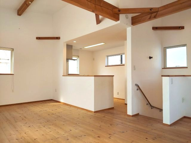 宝塚市山手台東5丁目一戸建の居間・リビング