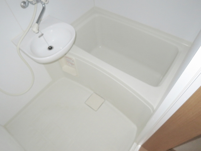 プレミールの浴室|清潔感のあるバスルームです。