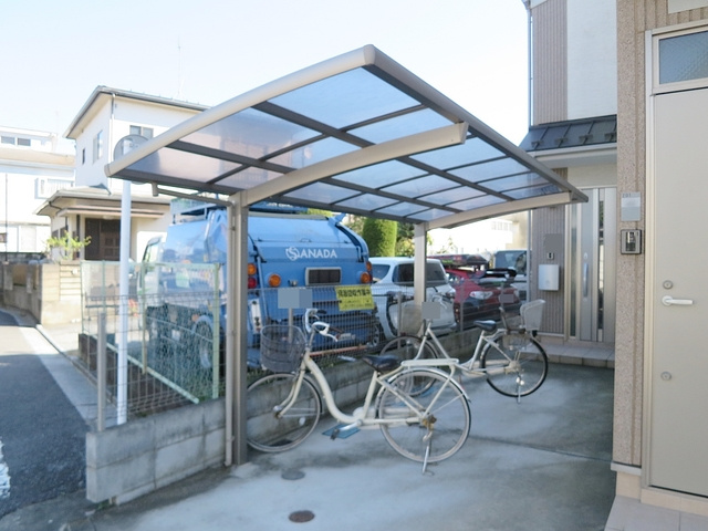 プレミールのその他共用部分|屋根付き駐輪場。