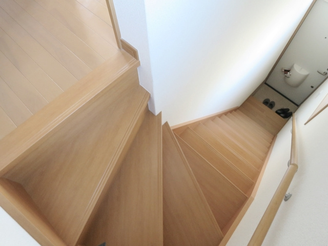 プレミールの内装|専用階段スペース。