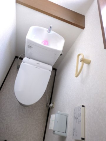 大網白里市上貝塚　中古戸建のトイレ|2階トイレ