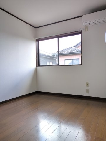 大網白里市上貝塚　中古戸建の洋室|使い勝手のいい洋室です