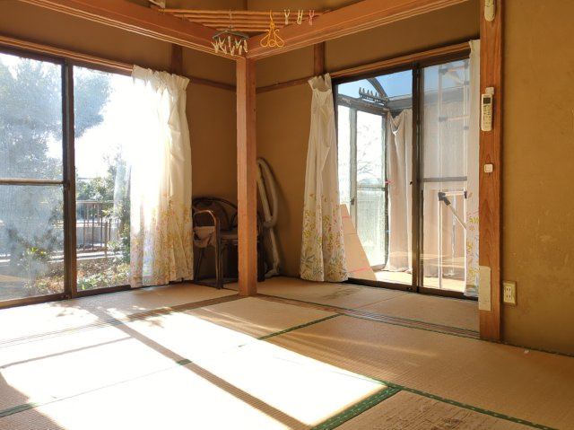 東金市菱沼　中古戸建の和室|柔らかい畳が心地よい和室