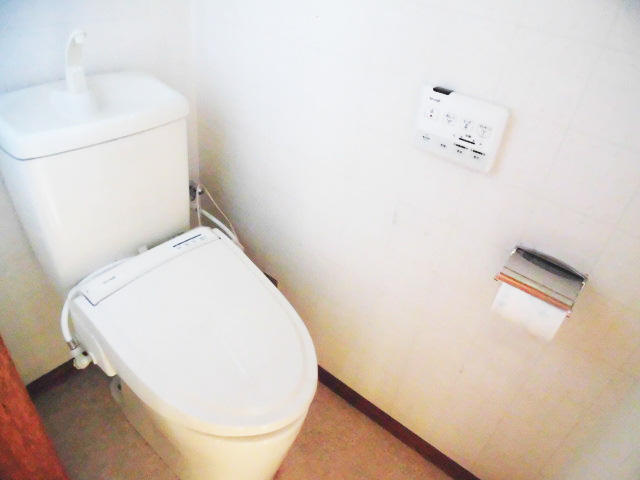 松戸市栗ヶ沢戸建のトイレ|ゆったりとした空間のトイレです