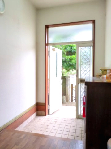 九十九里町片貝　中古戸建の玄関|収納もある玄関です