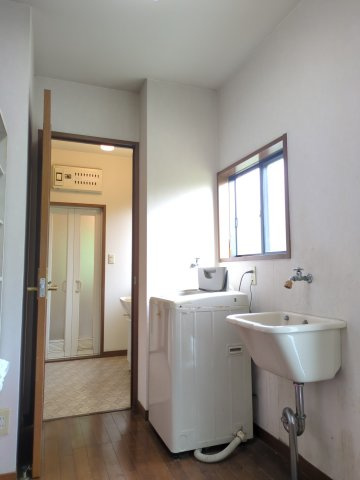 東金市藤下飛地　中古戸建のランドリースペース