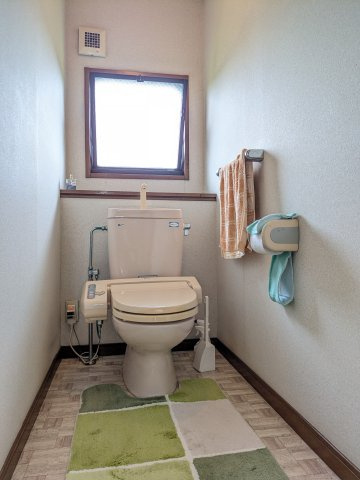 東金市藤下飛地　中古戸建のトイレ|ゆったりとした空間のトイレです