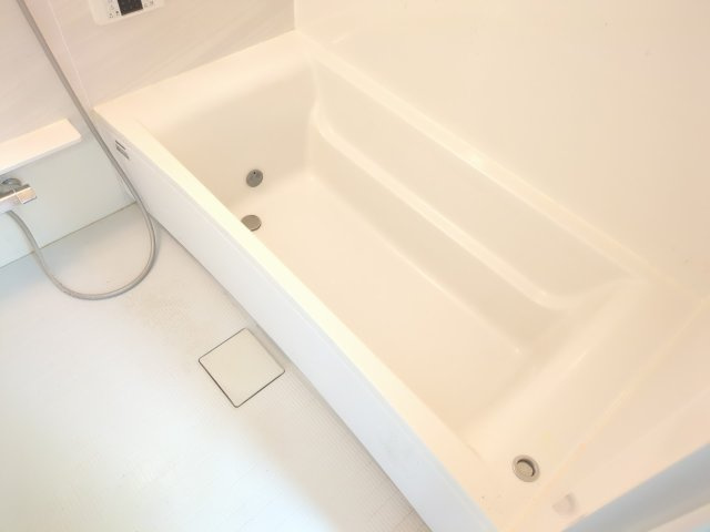 大網白里市永田　事務所付中古戸建の浴室|コンパクトで使いやすいお風呂です