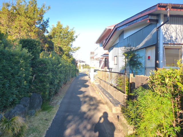 大網白里市永田　事務所付中古戸建の前面道路含む現地写真