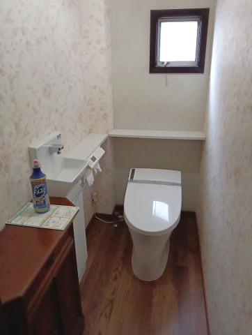 東金市松之郷　中古戸建のトイレ|落ち着いたトイレです