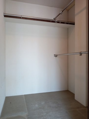 東金市松之郷　中古戸建の収納|小物を収納するのに便利です