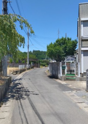 東金市松之郷　中古戸建の前面道路含む現地写真