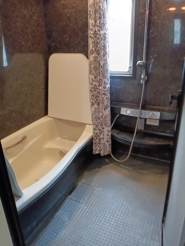 東金市松之郷　中古戸建の浴室|コンパクトで使いやすいお風呂です