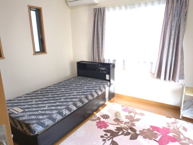 九十九里町小関　中古戸建の洋室|落ち着いた色調の洋室です