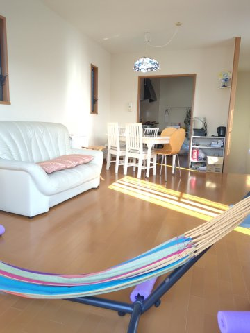 九十九里町小関　中古戸建の居間・リビング|おしゃれな居間です