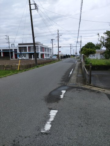 九十九里町片貝　中古戸建の前面道路含む現地写真