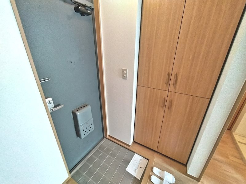 エスペランドＮＡＫＡの玄関