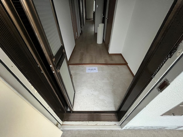 南海狭山コーポ2号棟の玄関