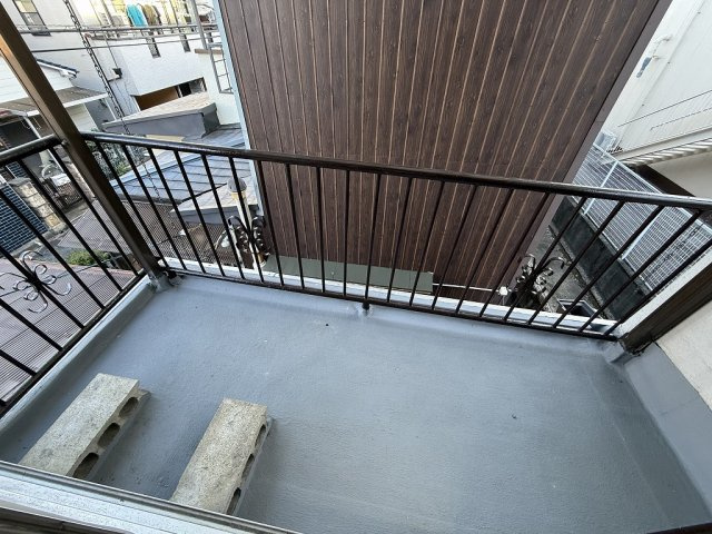 東坊城町戸建てのバルコニー