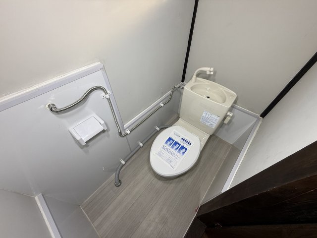 東坊城町戸建てのトイレ