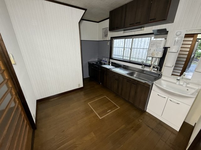 東坊城町戸建ての居間・リビング