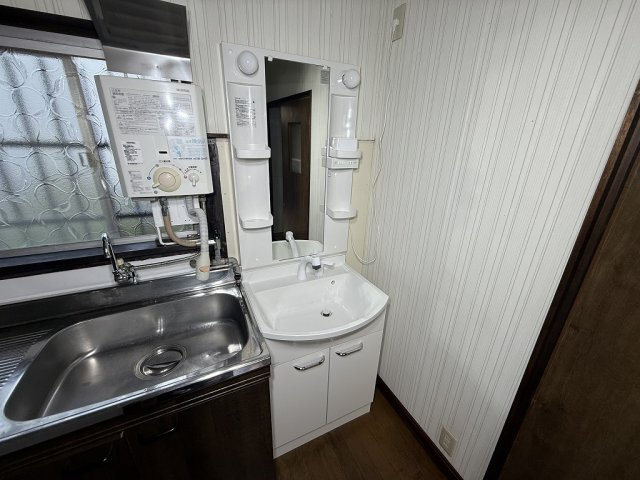 東坊城町戸建ての洗面所