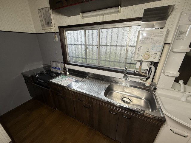 東坊城町戸建てのキッチン