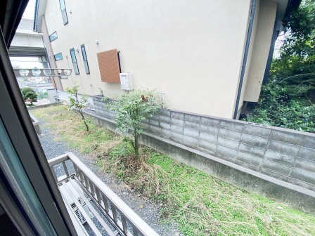 さいたま市桜区西堀１丁目のアパートの庭