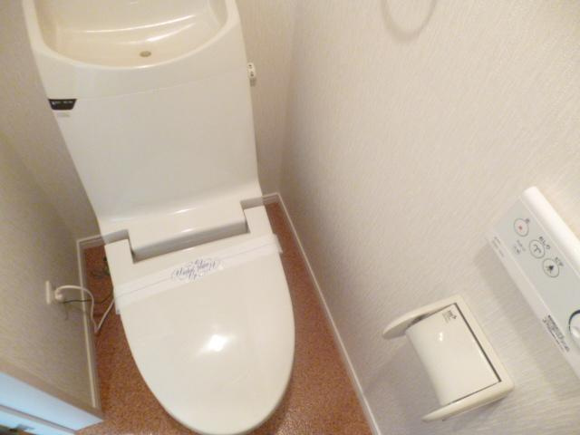 さいたま市桜区西堀１丁目のアパートのトイレ|落ち着いた色調のトイレです