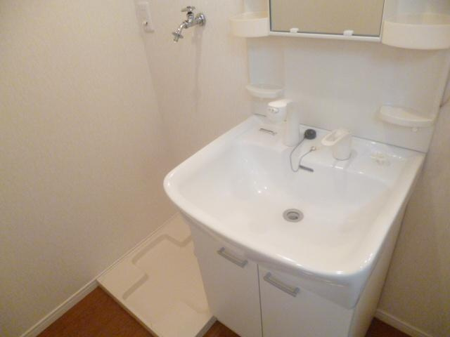 さいたま市桜区西堀１丁目のアパートの洗面所|スペースが確保できる洗面所です