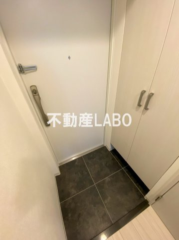 セオリー大阪ベイシティの玄関