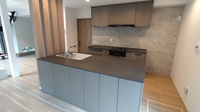 箱根町宮城野戸建のキッチン|コンパクトなキッチンで掃除もラクラク