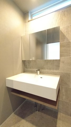 箱根町宮城野戸建の洗面所|忙しい朝には欠かせない洗面所です