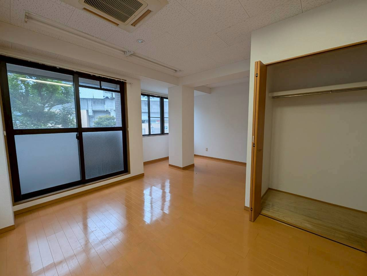 ラフィーネ川西の居間・リビング