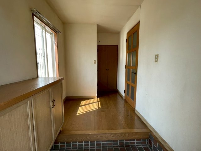 伊勢崎市境三ツ木　戸建ての玄関|収納もある玄関です