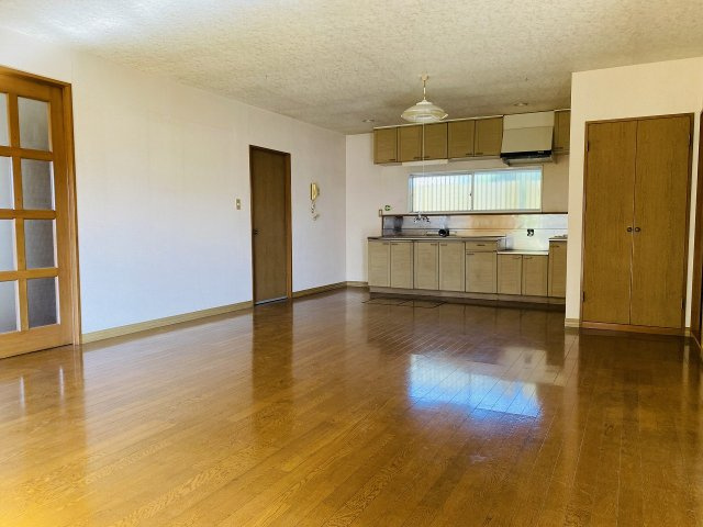 伊勢崎市境三ツ木　戸建ての居間・リビング|こちらの居間で趣味の時間をお楽しみください