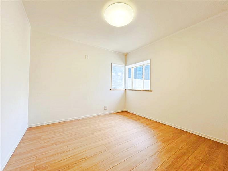 横浜市西区境之谷戸建②の洋室|コンパクトで使いやすい洋室です