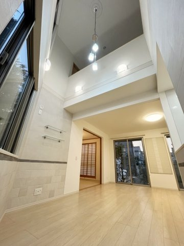 千葉市美浜区稲毛海岸五丁目戸建の居間・リビング