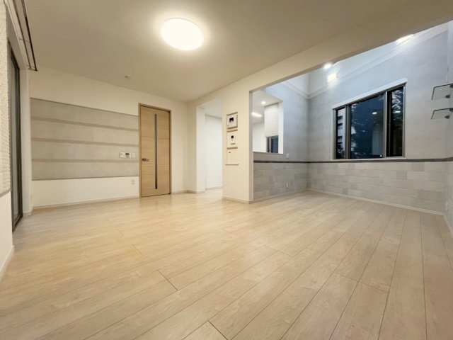 千葉市美浜区稲毛海岸五丁目戸建の居間・リビング|こちらのリビングで趣味の時間をお楽しみください