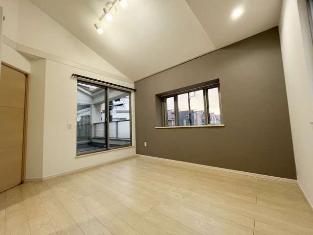 千葉市美浜区稲毛海岸五丁目戸建の洋室|落ち着いた色調の洋室です